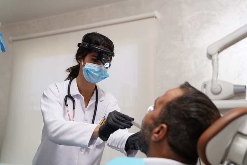 الفحص السريري مع جهاز Oral ID